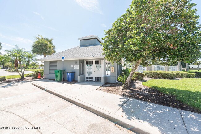 Building Photo - 7033 Hammock Trace Dr