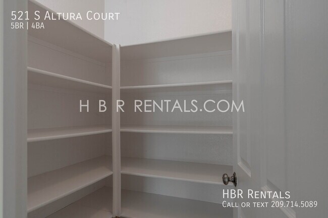 Building Photo - 521 S Altura Ct