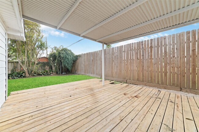 Building Photo - 3815 April Ln