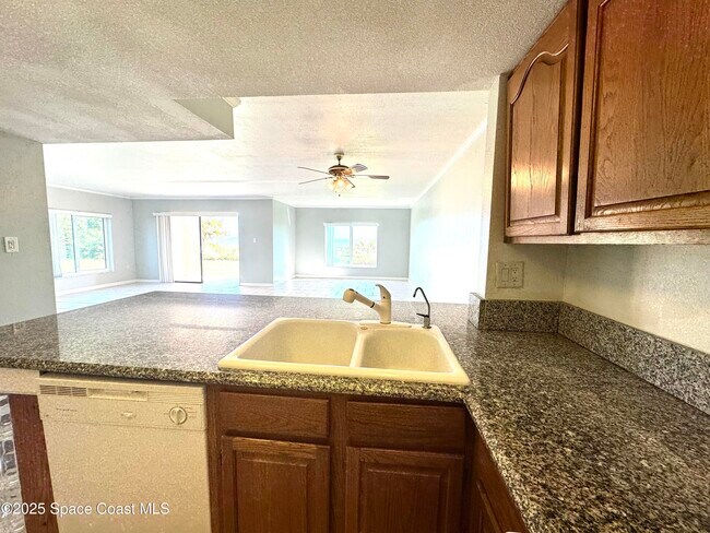 Building Photo - 1415 N Hwy A1A