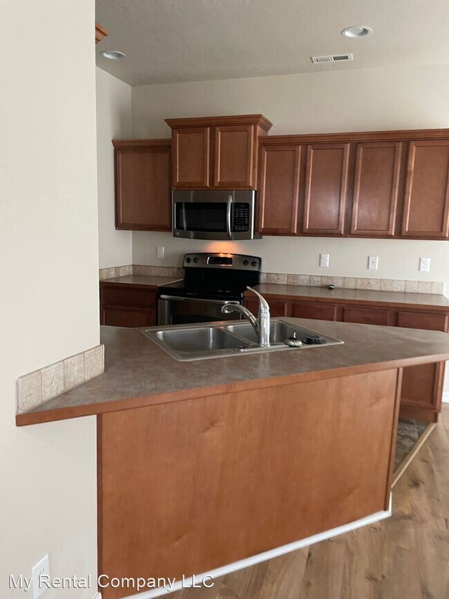 Primary Photo - 3 br, 2.5 bath House - 1459 SW Sagebrush Lane