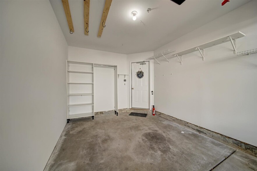 Building Photo - 5S530 Scots Dr