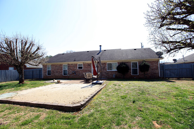 Building Photo - 3  bed, 2 bath home in Smyrna