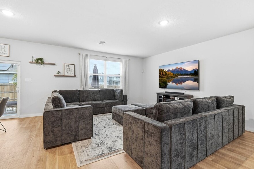 Building Photo - 3523 Rancho Grande