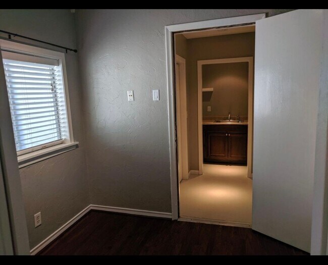 Building Photo - Charming and well-maintained home in the highly desirable Lakewood area of Dallas!