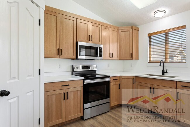 Building Photo - Beautiful Single-Family Home in Ogden