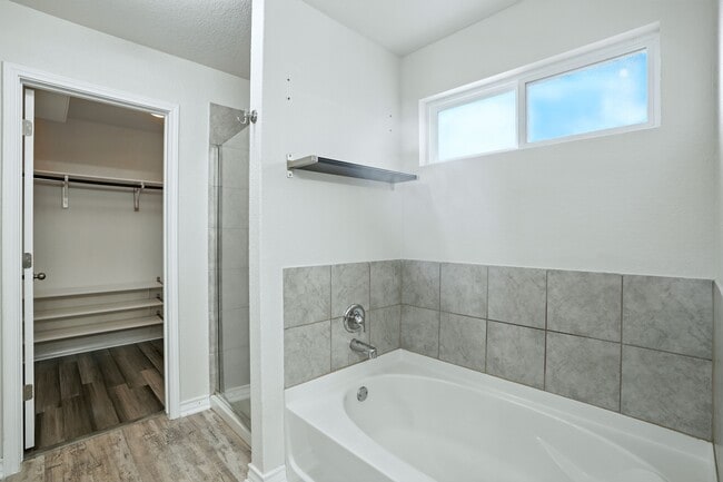 Building Photo - 6074 Akin Quay