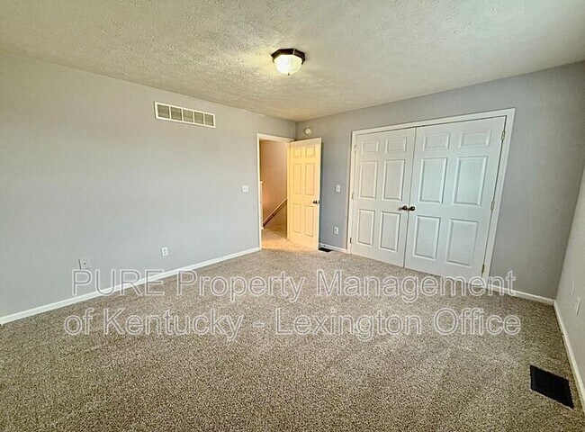 Building Photo - 520 Tomahawk Dr