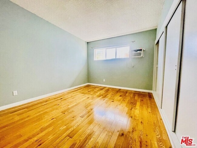 Building Photo - 941 N San Vicente Blvd
