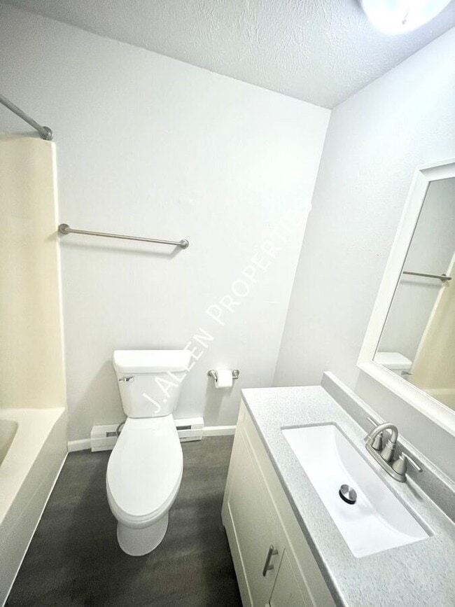 Building Photo - 1806 Parker Cir