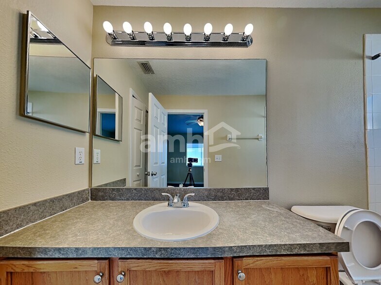 Building Photo - 532 Scarlet Maple Ct