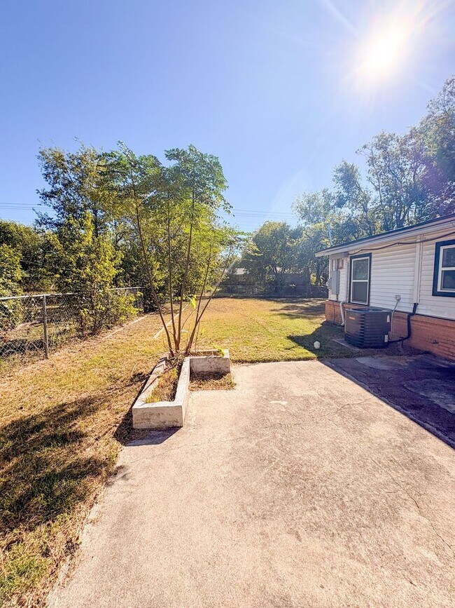 Building Photo - 1917 S 51st St