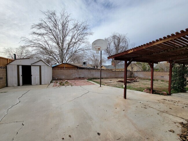 Building Photo - Beautiful 4 Bedroom Home in Palmdale!