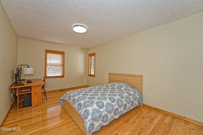 Building Photo - 5 Shamrock Cir