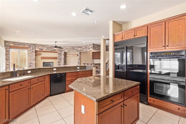 Building Photo - 9805 Queen Charlotte Dr