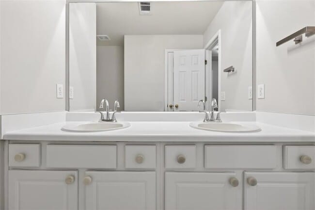 Building Photo - 2855 Stonehenge Ct