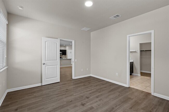 Building Photo - 13809 Harrisglenn Dr