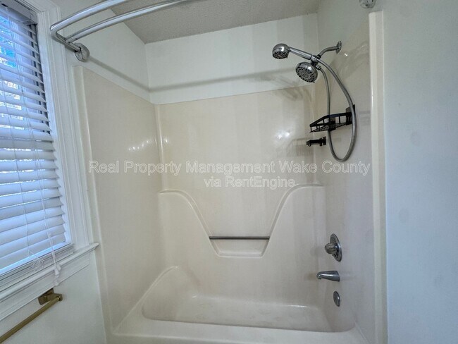 Building Photo - 116 Kendlewick Dr