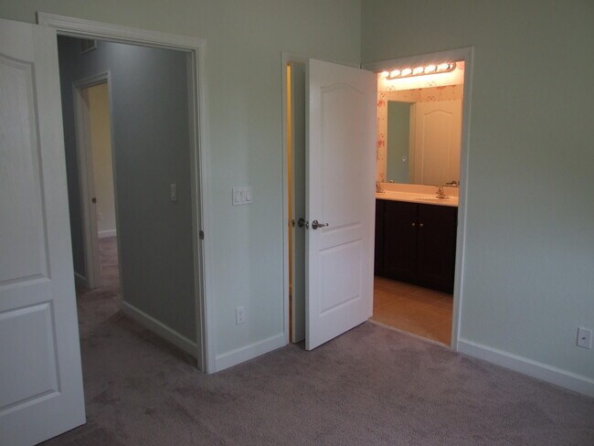 Building Photo - 9602 SW Purple Martin Way