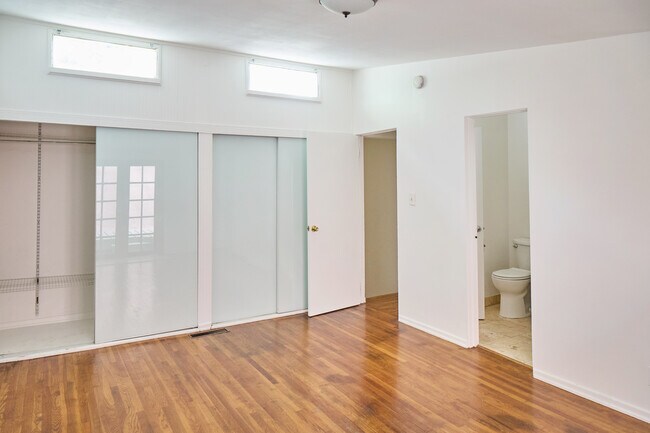 Building Photo - 6148 Glen Holly St