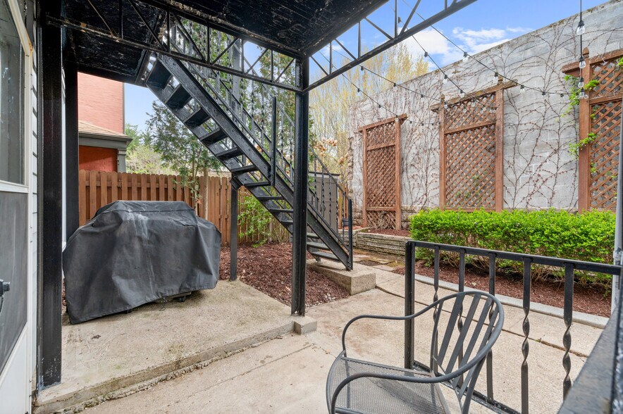 Building Photo - 215 Elysian St