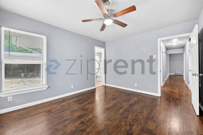 Building Photo - Unit