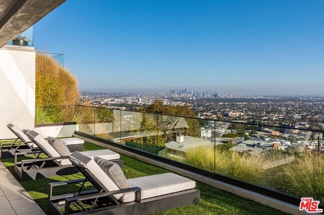 Building Photo - 8366 Sunset View Dr