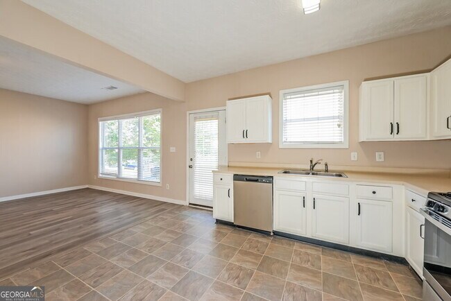 Building Photo - 462 Marsh Lake Rd SE