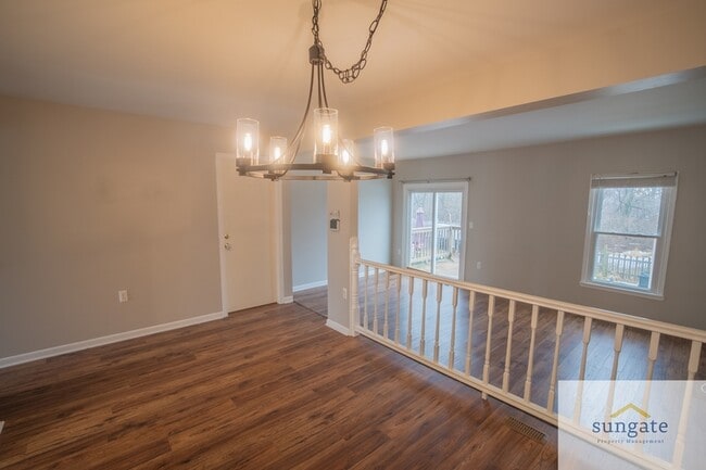 Building Photo - 21 Robin Ridge Ct