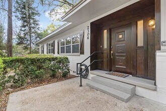 Building Photo - 2306 Pontiac Dr