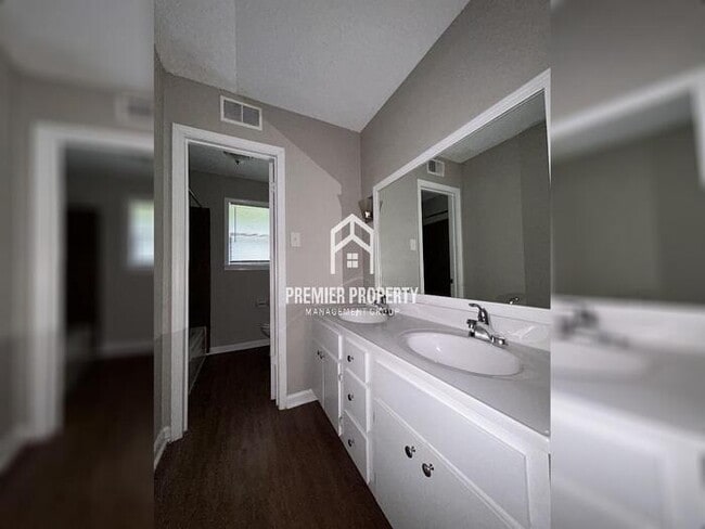 Building Photo - 3778 Kennings Dr
