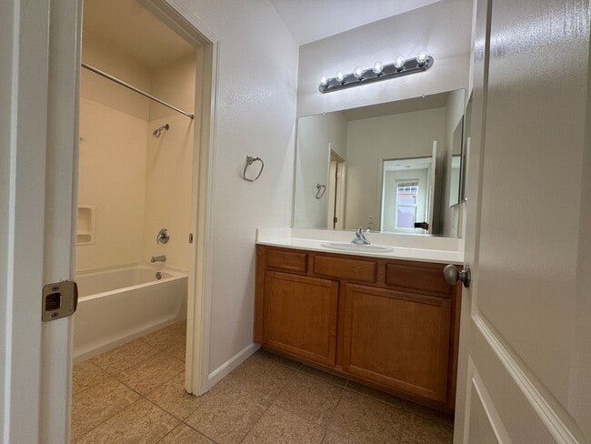 Building Photo - Gorgeous 4 Bedroom Home! Close to Great Sc...