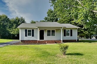 Building Photo - 2215 Medlin Ct