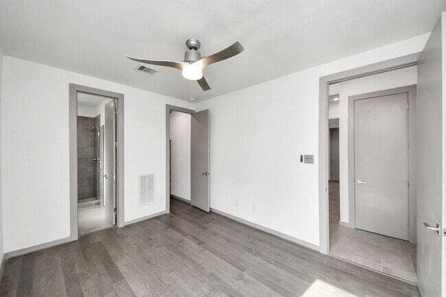 Building Photo - 2302 Johnson St