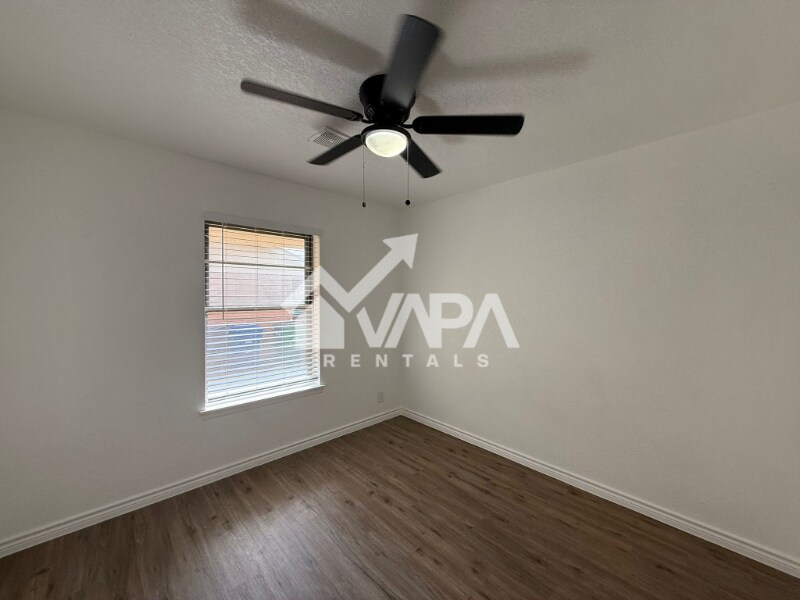 Building Photo - 4907 Stoneleigh Dr