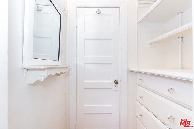 Building Photo - 9980 Braddock Dr