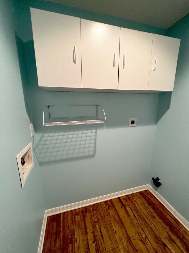 Building Photo - 3/2 with fenced in yard!