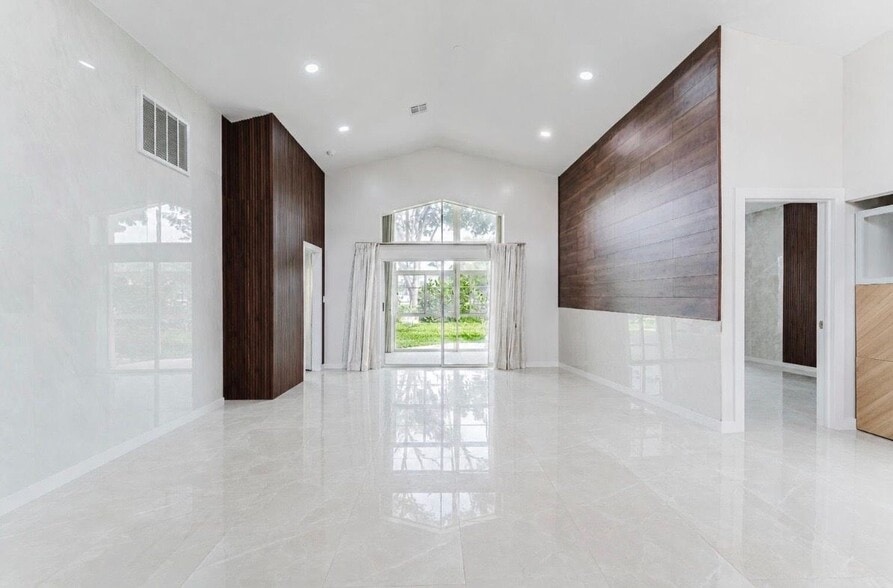 Building Photo - 7512 Eagle Point Dr