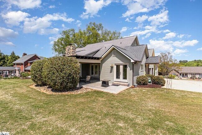 Building Photo - Beautiful Home at the Smithfields Country Club