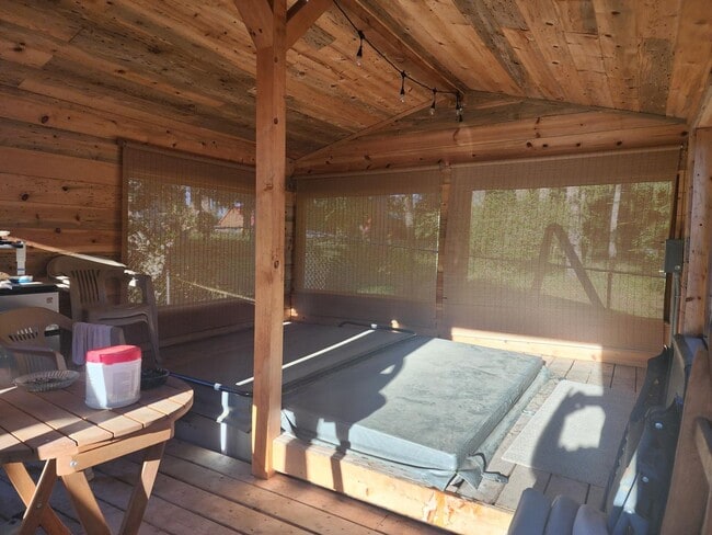 Building Photo - 3 BEDROOM HOME SOUTH SIDE OF SHELTON!