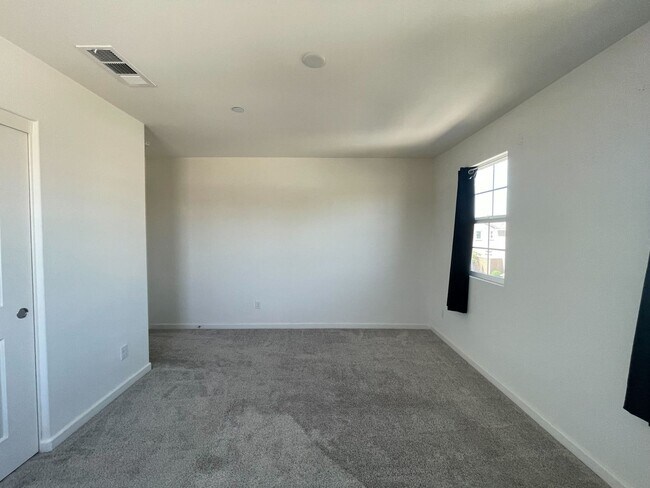 Building Photo - 5-Bedroom Home, Including In-Law Suite, in...