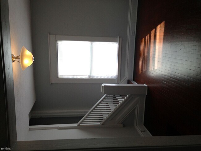 Building Photo - 3 br, 2 bath House - 1410 Sigsbee St SE