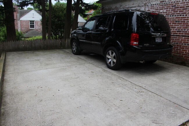 Building Photo - "Coming Soon" NW DC locale...3 level - 2/2.5 w/ off street parking  - 15 months only -