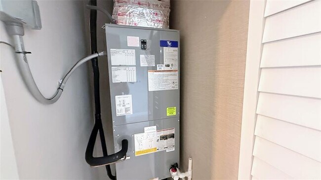 Building Photo - 433 NW 15th Way