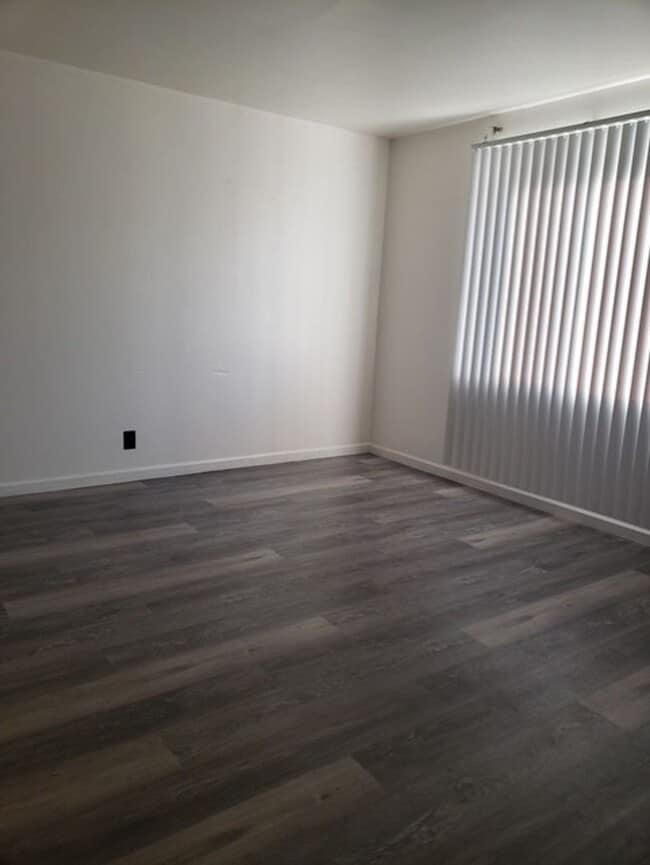 Building Photo - 6910N43rdM(723)