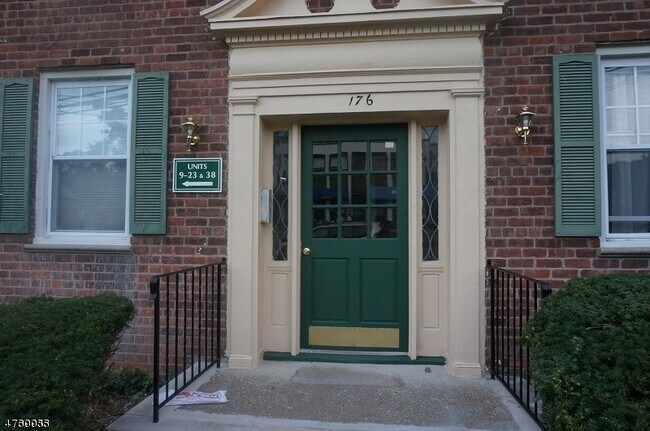 Building Photo - 176 Millburn Ave