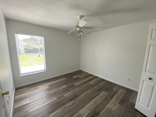 Building Photo - 15718 Bay Vista Dr