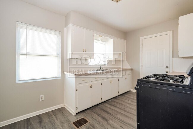 Building Photo - 108 Columbian Ave