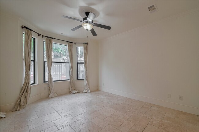 Building Photo - 910 Snover St