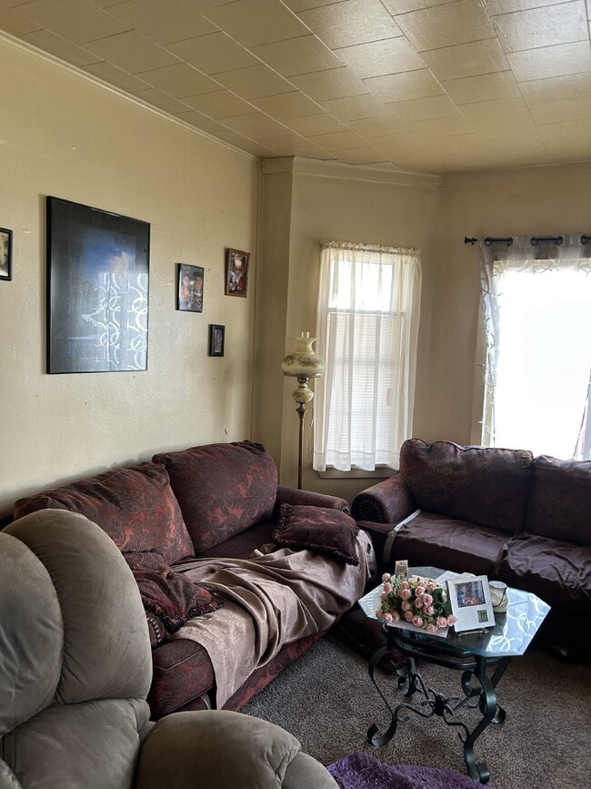 Building Photo - Welcome Home to Your Charming 1-Bedroom Apartment in Troy!